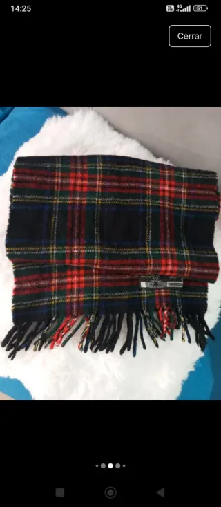 Bufanda de lana pura a cuadros negra roja  verde y