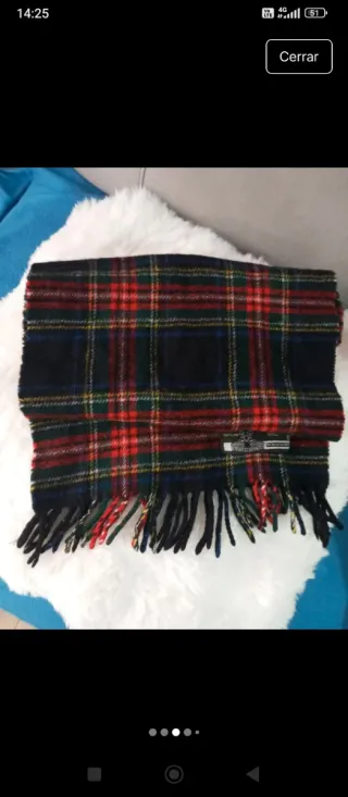 Bufanda de lana pura a cuadros negra roja  verde y