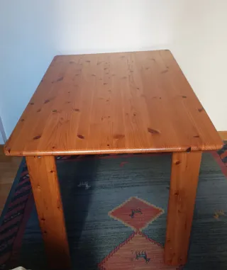 Mesa de pino con 6 sillas