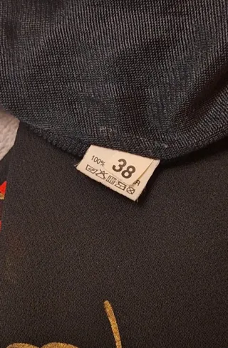 Gonna nera con fiori rossi