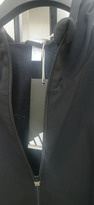 Giacca a vento Adidas nera con cappuccio nuova