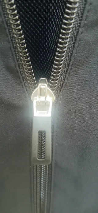 Giacca a vento Adidas nera con cappuccio nuova