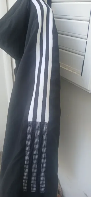 Giacca a vento Adidas nera con cappuccio nuova