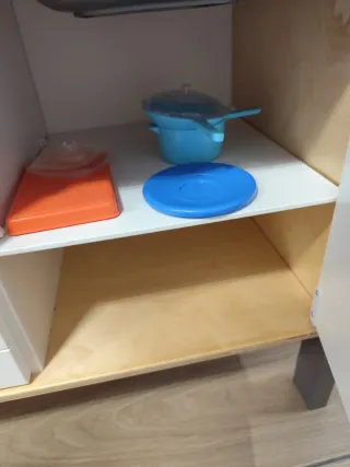 Cocinita IKEA de madera. Incluye accesorios