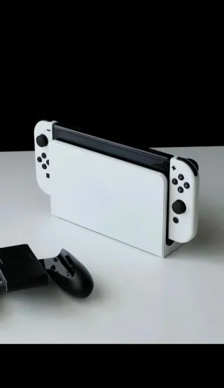 Nintendo Switch OLED Bianca