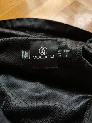 Chaqueta Volcom Negra con Capucha