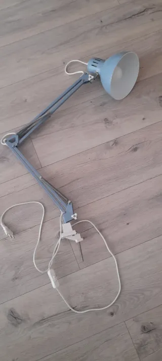 Lámpara de estudio azul y blanca