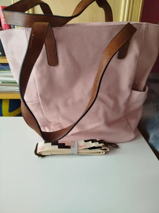 Bolso rosa con detalles marrones