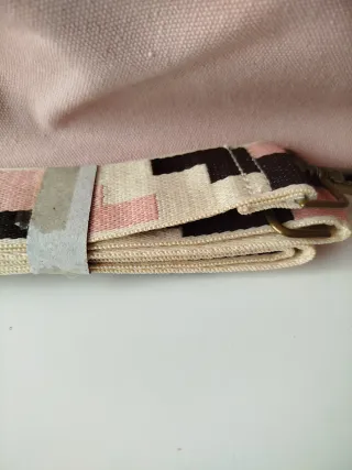 Bolso rosa con detalles marrones