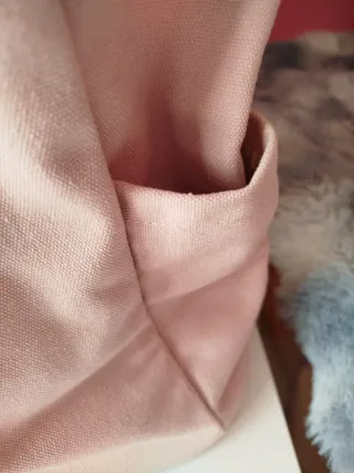 Bolso rosa con detalles marrones