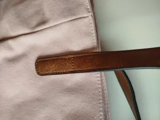 Bolso rosa con detalles marrones