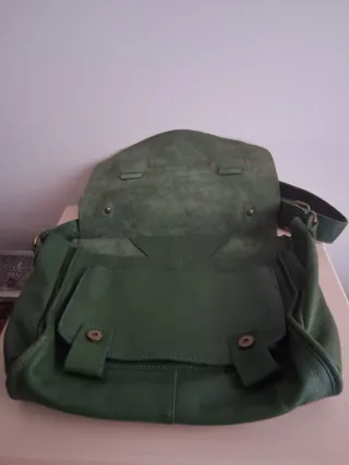 Bolso verde de cuero