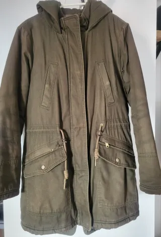 Parka caqui con capucha