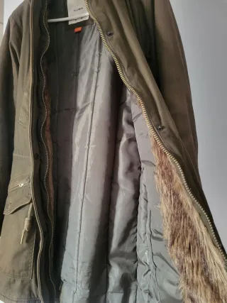 Parka caqui con capucha