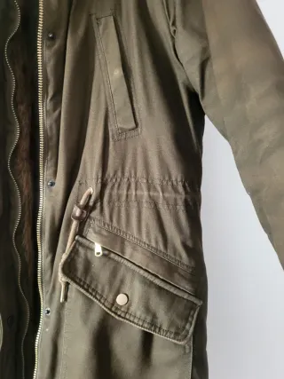 Parka caqui con capucha