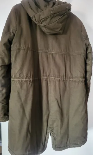 Parka caqui con capucha