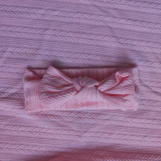 Set neonata rosa: cappellino, fascia e copertina