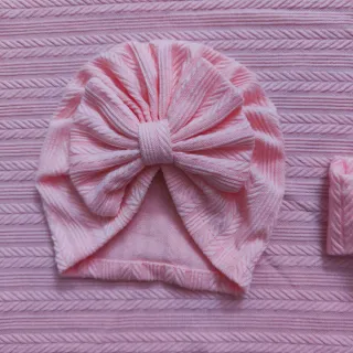 Set neonata rosa: cappellino, fascia e copertina