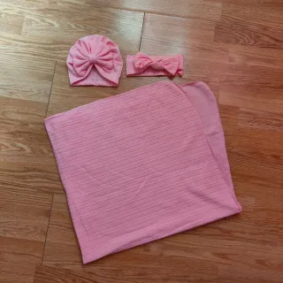 Set neonata rosa: cappellino, fascia e copertina