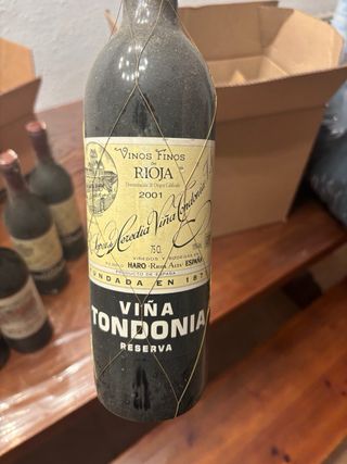 botellas varias de colección