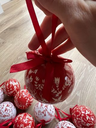Adornos Navideños Estrella y Bolas Rojas