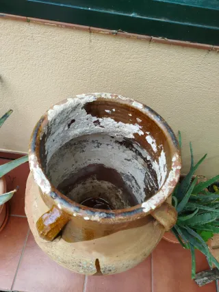 Tinaja de barro antigua grande