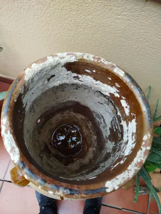 Tinaja de barro antigua grande