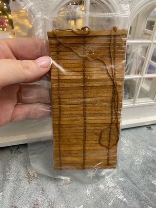 Tende in miniatura per casa delle bambole