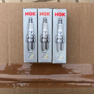 3 Bujías NGK 95112 ILZKAR8H8S Nuevas