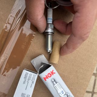 3 Bujías NGK 95112 ILZKAR8H8S Nuevas