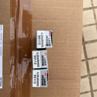 3 Bujías NGK 95112 ILZKAR8H8S Nuevas