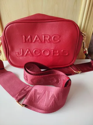 Bolso de bandolera rojo sencillo