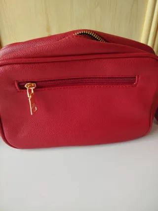 Bolso de bandolera rojo sencillo