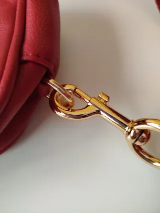 Bolso de bandolera rojo sencillo