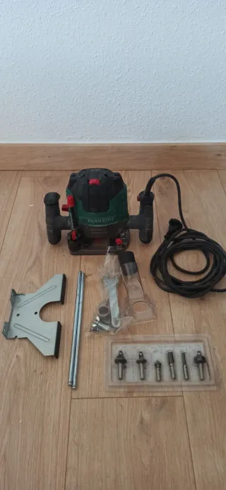 Fresadora de Superficie Parkside POF 1200 D3