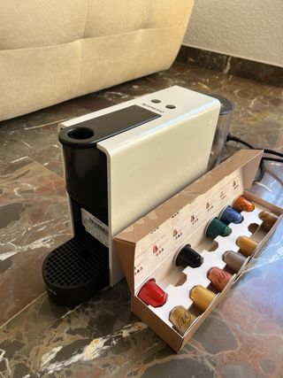 Cafetera Nespresso Essenza Mini Krups
