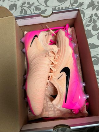 Botas de fútbol Nike Naranja y Rosa