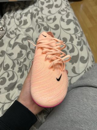 Botas de fútbol Nike Naranja y Rosa
