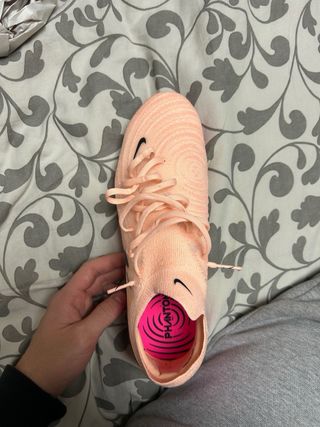 Botas de fútbol Nike Naranja y Rosa