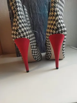 Botines pata de gallo tacón stiletto delgado