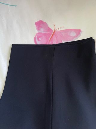 Pantalón de vestir azul 38 pero es pequeña