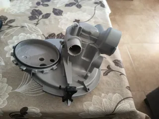 Cuerpo de bomba gris