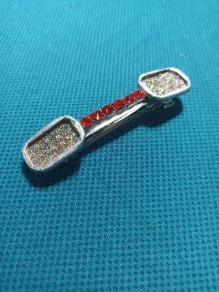 Gancho de pelo artesanal con pedrería