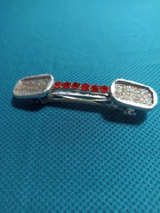 Gancho de pelo artesanal con pedrería