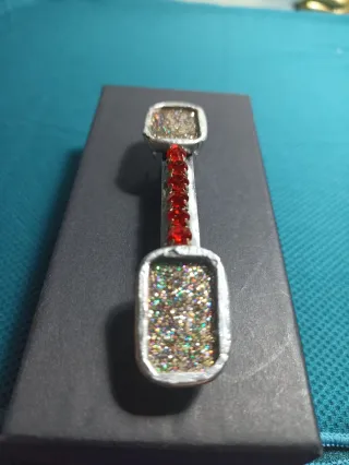 Gancho de pelo artesanal con pedrería