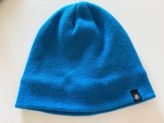 Camiseta térmica Boomerang y gorro azul