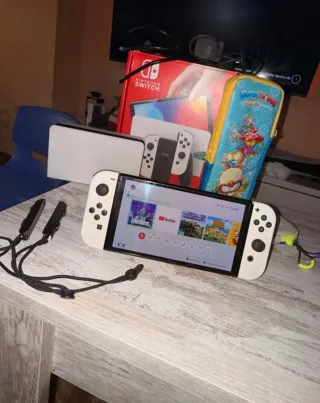 Nintendo Switch OLED Bianca