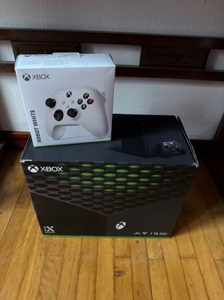 Xbox Series X + Controller Robot White