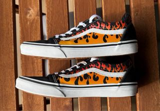Zapatillas Vans Negras y Naranjas
