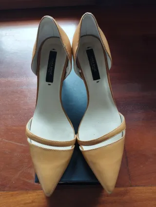 Tacones Zara color mostaza